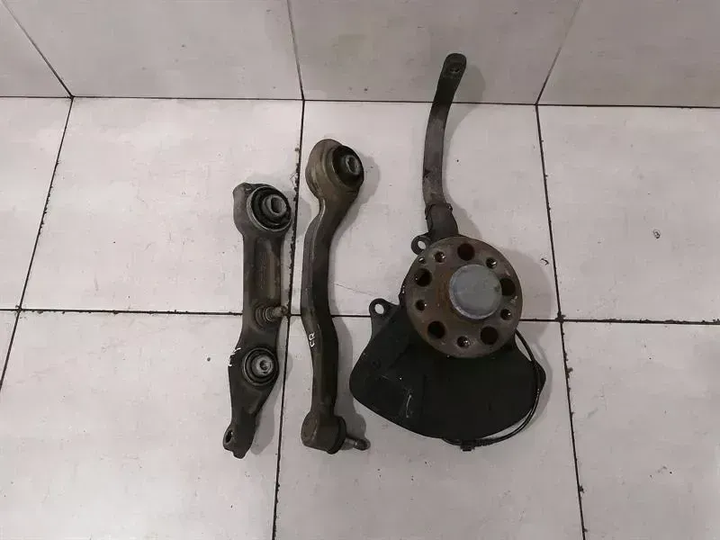 Mercedes-Benz CLS (C219) Mercedes CLS W219 Right Front Hub A2113306720 Wheel Bearing Housing Front Right Body type: Saloon
Fuel: Petrol