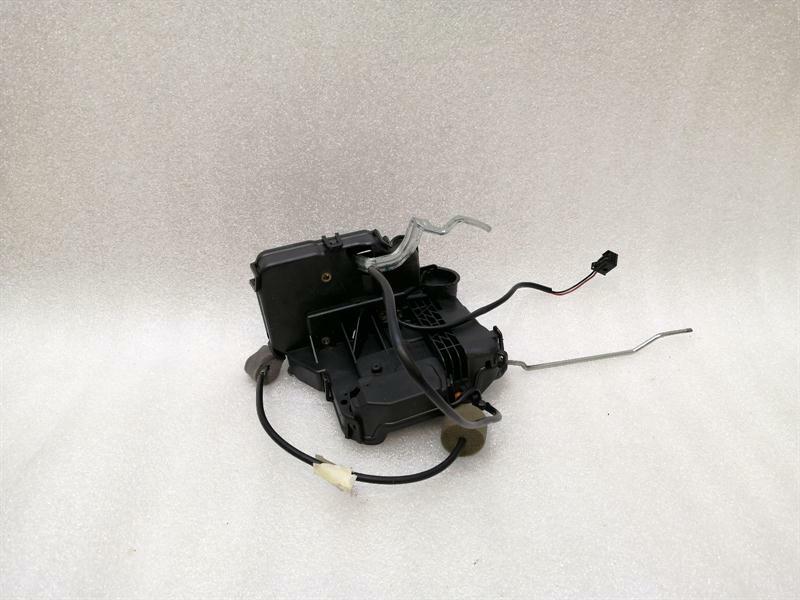 Mercedes-Benz CLS (C219) Mercedes CLS W219 front right door lock A2197200435 door lock front right Body type: Saloon
Fuel: Petrol