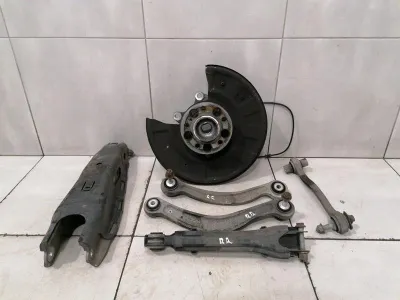Mercedes SL R231 Piasta tylna prawa komplet A2313504600 Obudowa łożyska koła tylnego prawego