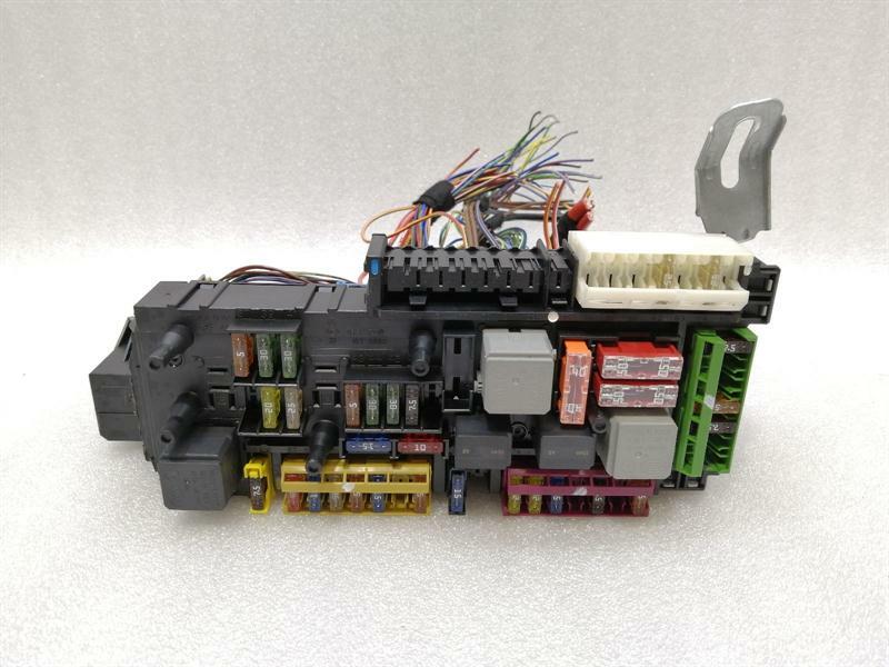 Mercedes-Benz A (W176) Mercedes E Class W212 Fuse Box A2129009622 Fuse Box SAM Unit Body type: Saloon
Fuel: Petrol