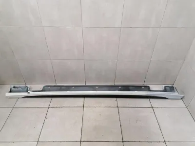 Mercedes E Class W212 sidokjolar A2126982354 Vänster sidokjolar E63 AMG