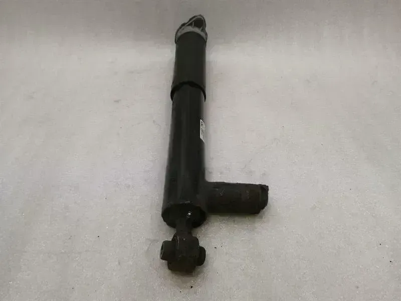 Mercedes-Benz CLS (C218) Mercedes CLS63 W218 shock absorber rear R A2183202030 shock absorber rear re EDC Body type: Saloon
Fuel: Petrol