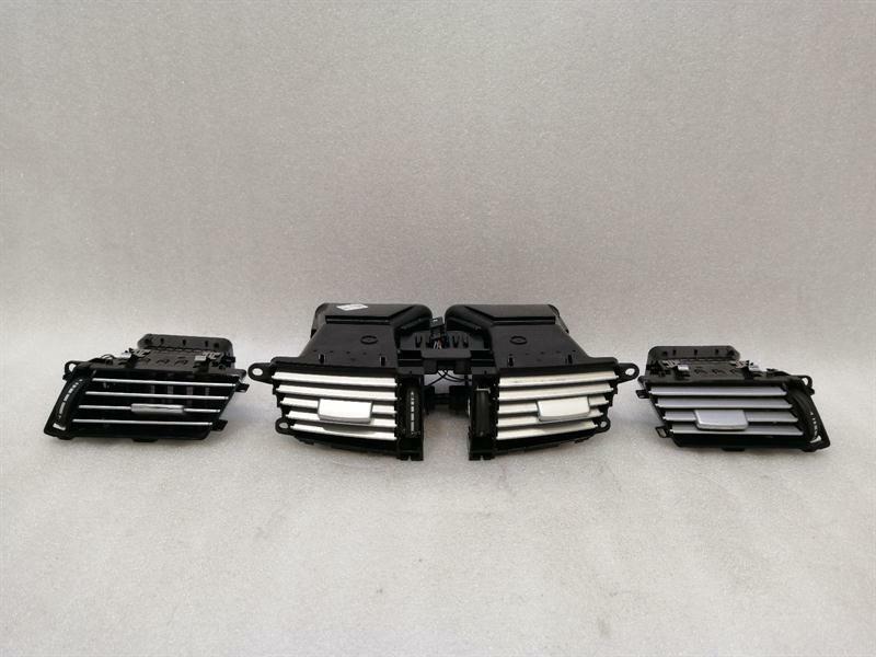 Mercedes-Benz A (W176) Mercedes E Class W212 Air Vent Set A2128302854 Vent Nozzle Vent Grid Set Body type: Saloon
Fuel: Petrol