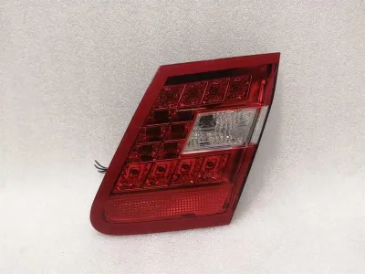 Mercedes E Klasa W212 Lampa tylna prawa A2129060258 RHD Kierownica po prawej stronie