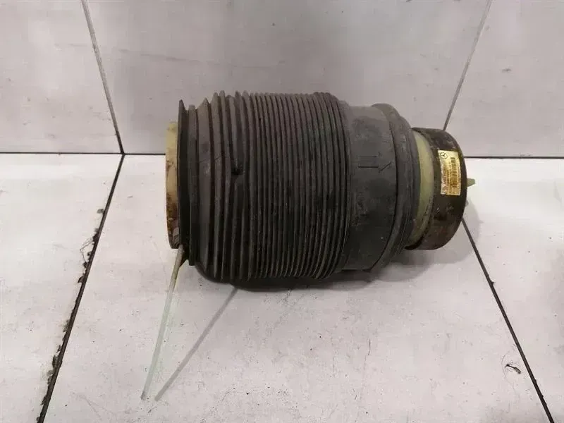 Mercedes-Benz A (W176) Mercedes E Class W212 W218 RRH Air Spring A2123200825 Air Suspension Spring Rear Body type: Saloon
Fuel: Petrol