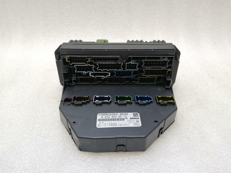 Mercedes-Benz A (W176) Mercedes E Class W212 E63 AMG Fuse Box A2129006012 Fuse Box Body type: Saloon
Fuel: Petrol