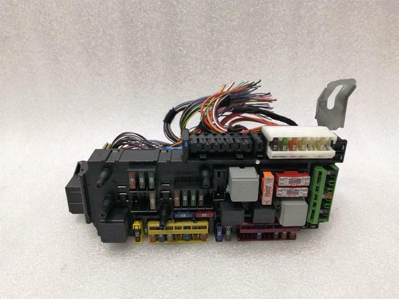 Mercedes-Benz A (W176) Mercedes E Class W212 Fuse Box SAM A2129005001 Fuse Box SAM Body type: Saloon
Fuel: Petrol