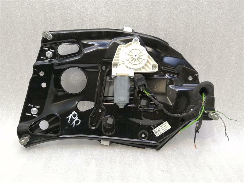 Mercedes-Benz A (W176) Mercedes CL W217 Right Rear Winder A2176700203 Window Regulator Rear Right Coupe Body type: Coupe
Fuel: Petrol