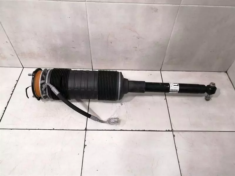 Mercedes-Benz A (W176) Mercedes S AMG W217 shock absorber rear A2223206513 shock absorber rear ABC W222 Body type: Coupe
Fuel: Petrol