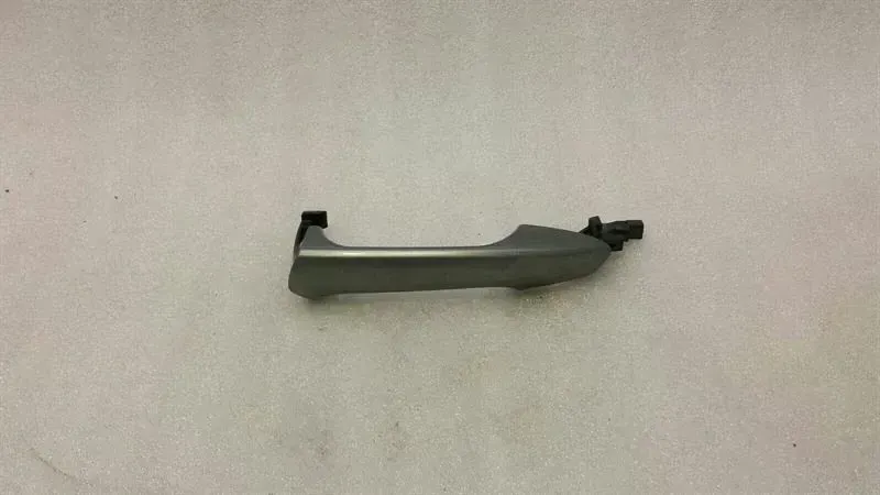 Mercedes-Benz CLS (C218) Mercedes CLS W218 FLH door handle A2047600170 door handle front left Body type: Saloon
Fuel: Petrol
