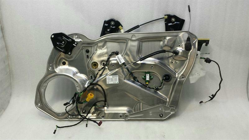 Mercedes-Benz CLS (C218) MERCEDES CLS W218 FRH Door Winder A2187200479 Front Right Window Regulator Body type: Saloon
Fuel: Petrol