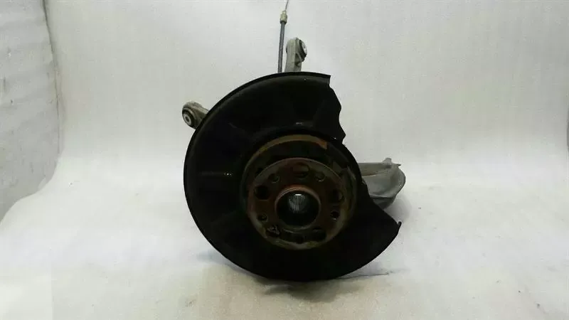 Mercedes CLS63 W218 Right Rear Hub A2043500841 Wheel Bearing Housing Rear Right AMG