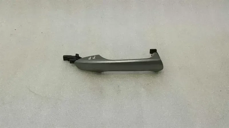Mercedes-Benz CLS (C218) Mercedes CLS W218 FRH door handle A2047600270 door handle front right Body type: Saloon
Fuel: Petrol
