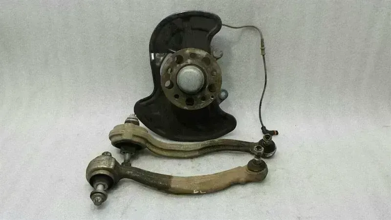 Mercedes-Benz SLK (R172) Left Front Hub Mercedes SLK R172 Left Front Hub A2043320101 Wh...