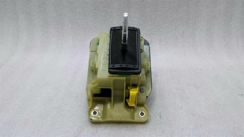 Mercedes-Benz SLK (R172) Gear selector Mercedes Benz SLK R172 Gear Selector A172267012...