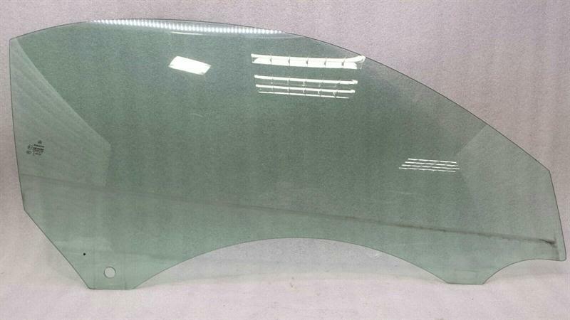 Mercedes-Benz SLK (R172) Right Front Door Glass Mercedes SLK R172 right front door glass A17272...