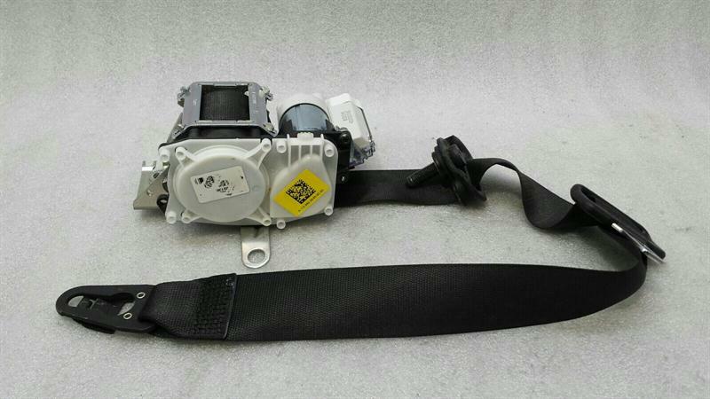 Mercedes-Benz SLK (R172) Front seatbelt Mercedes SLK R172 front left seat belt A1728602...