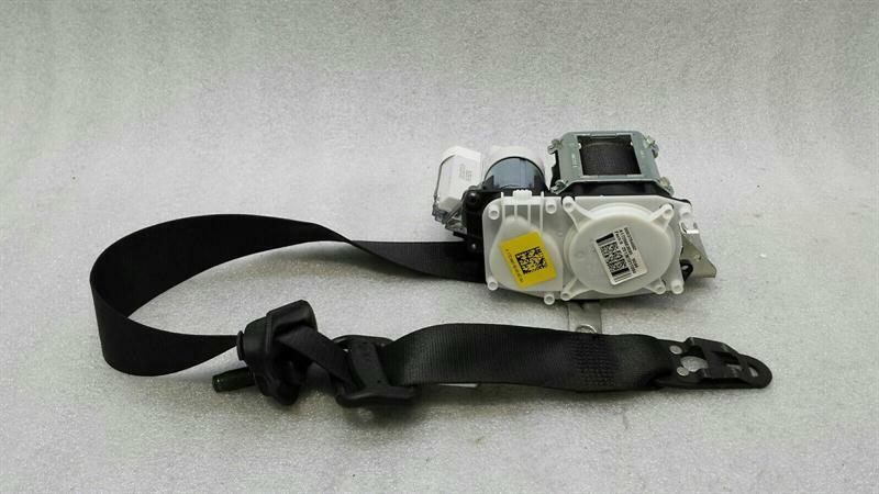 Mercedes-Benz SLK (R172) Front seatbelt Mercedes SLK R172 front right seat belt A172860...