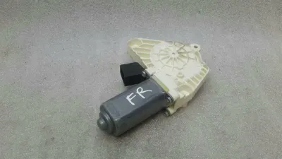Moteur de lève-vitre avant Mercedes S W217 FRH A2079061300
