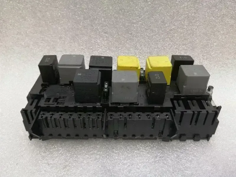 Mercedes-Benz A (W176) Mercedes GLS X166 Fuse Box A1669068201 Fuse Box Body type: SUV
Fuel: Petrol