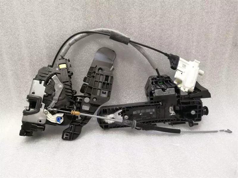 Mercedes-Benz G (W465) 2024-... MERCEDES GLS X166 RIGHT DOOR LOCK A0997201801 DOOR LOCK FRONT RIGHT SOFT CLOSE
