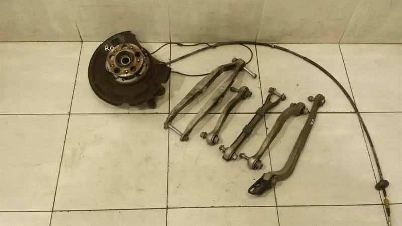 Mercedes CLS W219 RRH Hub A2113504608 Wheel Bearing Housing Rear Right