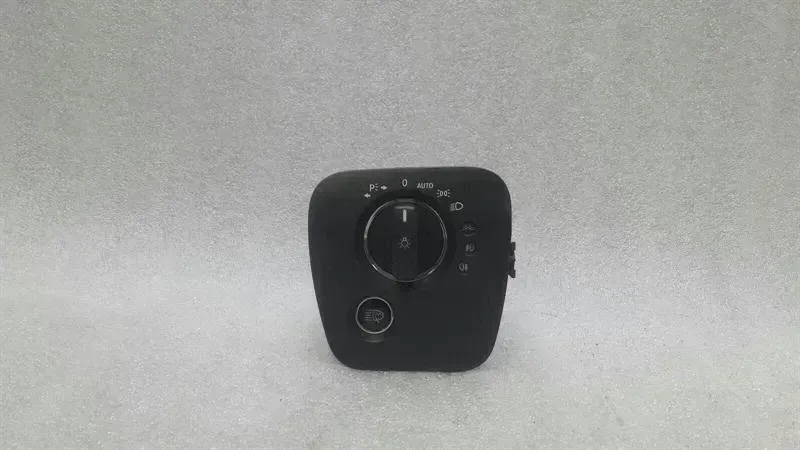 Mercedes-Benz CLS (C219) Mercedes CLS W219 Headlight Switch A2195450404 Light Switch. Body type: Saloon
Fuel: Petrol