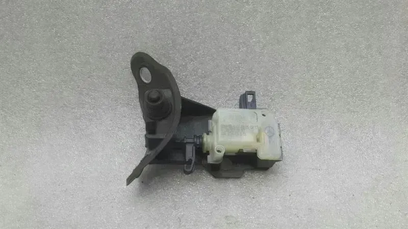 Mercedes-Benz CLS (C219) Mercedes CLS W219 fuel cap actuator A2518200197 fuel flap actuator. Body type: Saloon
Fuel: Petrol