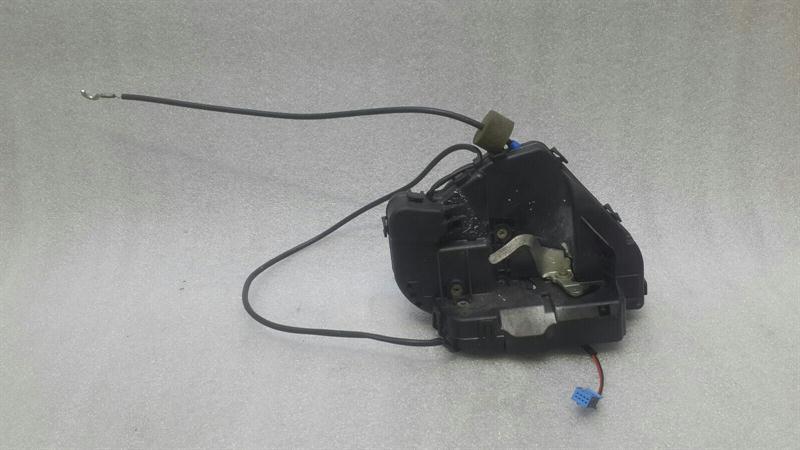 Mercedes-Benz CLS (C219) Mercedes CLS W219 rear left door lock A2197300135 door lock rear left HL Body type: Saloon
Fuel: Petrol