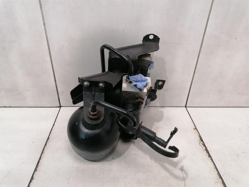 Mercedes SL R230 front hydraulic valve A2203200358 hydraulic valve front ABC