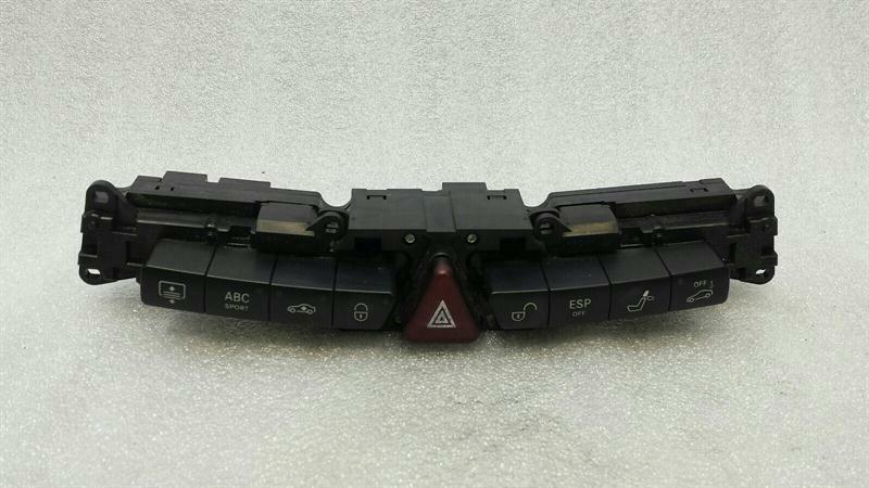 Mercedes-Benz A (W168) Mercedes S-Class W220 Centre Dashboard Switch A2208216558 Switch ABC Body type: Saloon
Fuel: Petrol