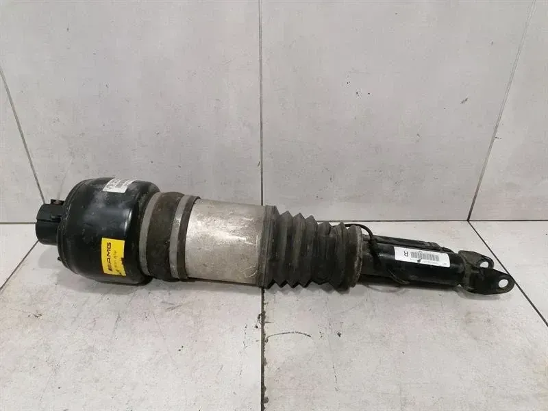 Mercedes-Benz CLS (C219) Mercedes CLS W219 shock absorber front A2113205438 shock absorber front AMG Li L Body type: Saloon
Fuel: Petrol