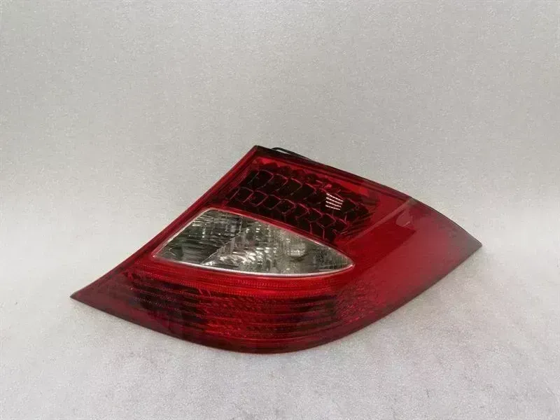 Mercedes-Benz CLS (C219) Mercedes CLS W219 right rear light A2198200264 rear light rear right Body type: Saloon
Fuel: Petrol