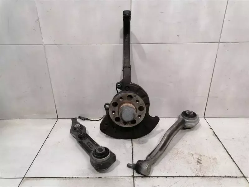 Mercedes E55 AMG W211 Right Front Hub A2303300420 Wheel Bearing Housing Front Right
