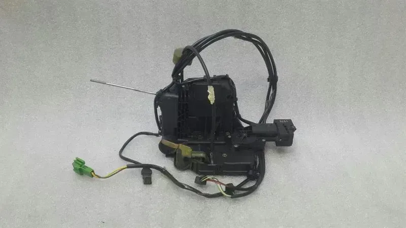 Mercedes-Benz C (W203) Door lock Mercedes E W211 front right door lock A21172014...