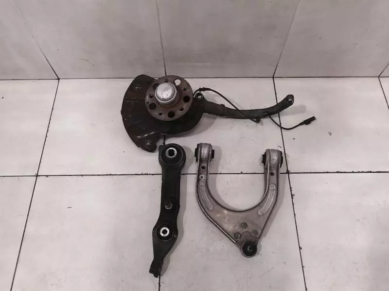 Mercedes-Benz A (W169) Mercedes E Class W211 Right Front Hub A2113306720 Wheel Bearing Housing Front Right Body type: Saloon
Fuel: Petrol