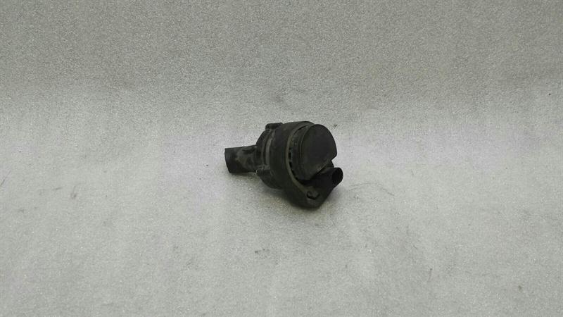 Mercedes-Benz C (W203) Lisä- jäähdytyspumppu (turbo) Mercedes E Class W211 Additional Cooling Pump A...