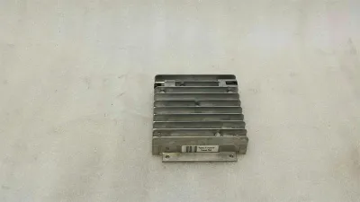 Mercedes E Class W211 Aerial / Antenna 8YN9526A Antenna Amplifier Motorola