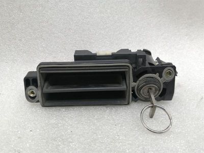 Mercedes E Klasa W211 Uchwyt pokrywy łodzi A2039500493 Uchwyt pokrywy tylnej