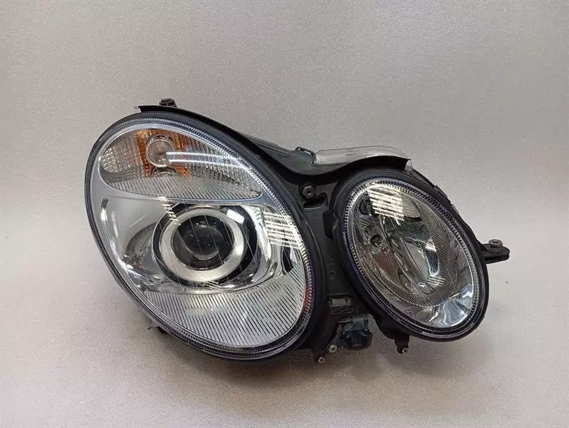 Mercedes-Benz C (W203) Right Headlamp Mercedes W211 Right Headlight A2118202461 AHL D...