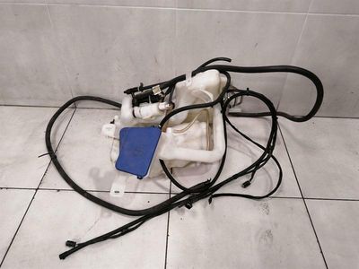 Mercedes E Class W211 mazgāšanas šķidruma tvertne A2118600160 tīrīšanas ūdens tvertne