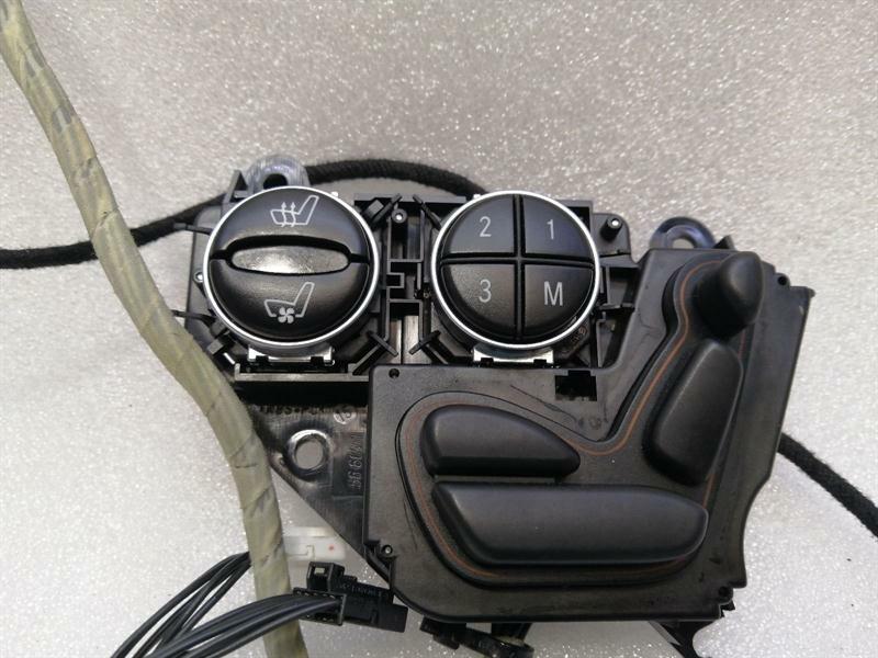 Mercedes-Benz A (W169) Mercedes SL R230 right seat switch A2308211251 right seat switch Body type: Convertible
Fuel: Petrol