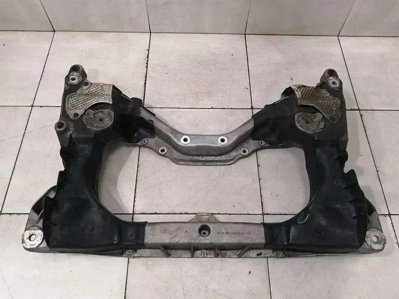Mercedes-Benz A (W169) Mercedes SL R230 Beam Subframe Front A2306280157 Front Axle Beam Body type: Convertible
Fuel: Petrol