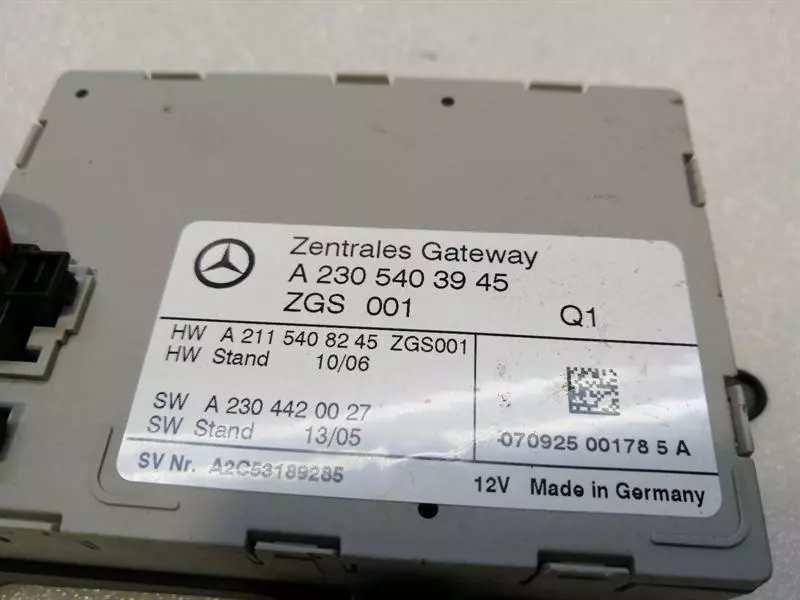 Mercedes-Benz A (W169) Mercedes R230 Central Gateway Module A2305403945 Central Gateway Control Unit Body type: Convertible
Fuel: Petrol