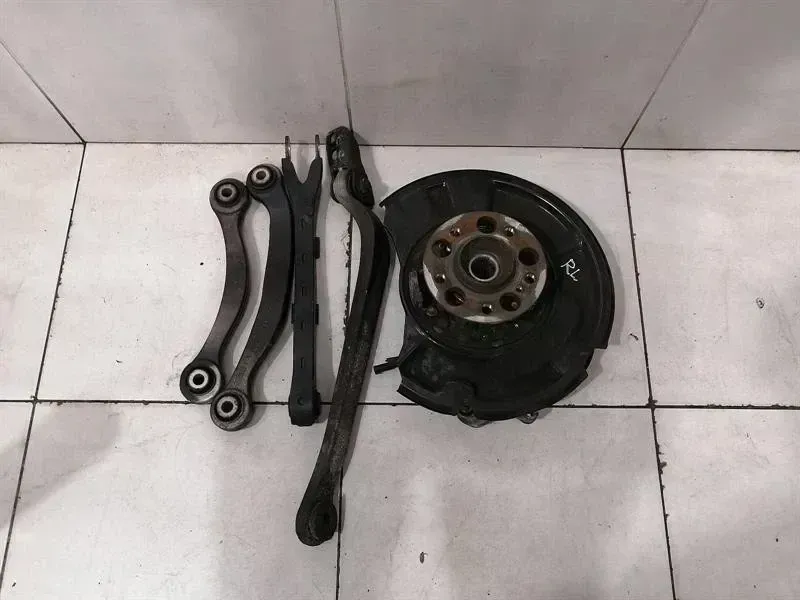 Mercedes-Benz A (W169) Mercedes SL R230 Left Rear Hub A2303505108 Wheel Bearing Housing Rear Left Body type: Convertible
Fuel: Petrol