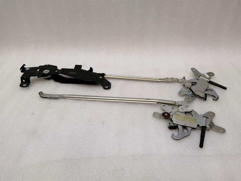 Mercedes-Benz A (W169) Mercedes SL R230 Roof Lock Adjustment Set A2307900971 Vario Roof Lock SET Body type: Convertible
Fuel: Petrol
