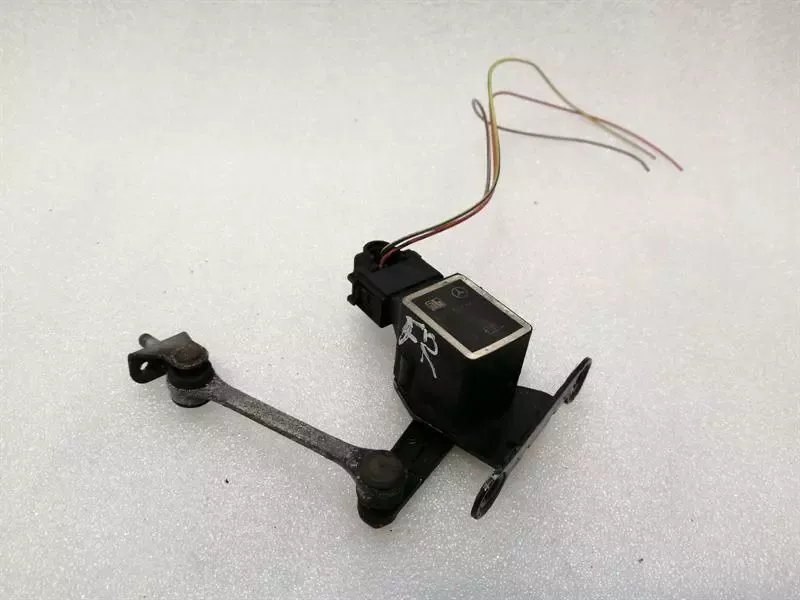Mercedes SL R230 front right level sensor A0025428818 level sensor front right