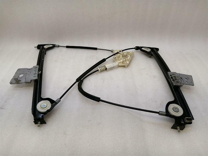 Mercedes-Benz A (W169) Mercedes SL R230 Right Front Door Winder A2307200446 Window Regulator Front Right Body type: Convertible
Fuel: Petrol