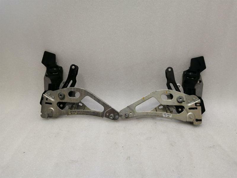 Mercedes-Benz A (W169) Mercedes SL R230 convertible roof hinge A2307901471 roof locking mechanism Body type: Convertible
Fuel: Petrol