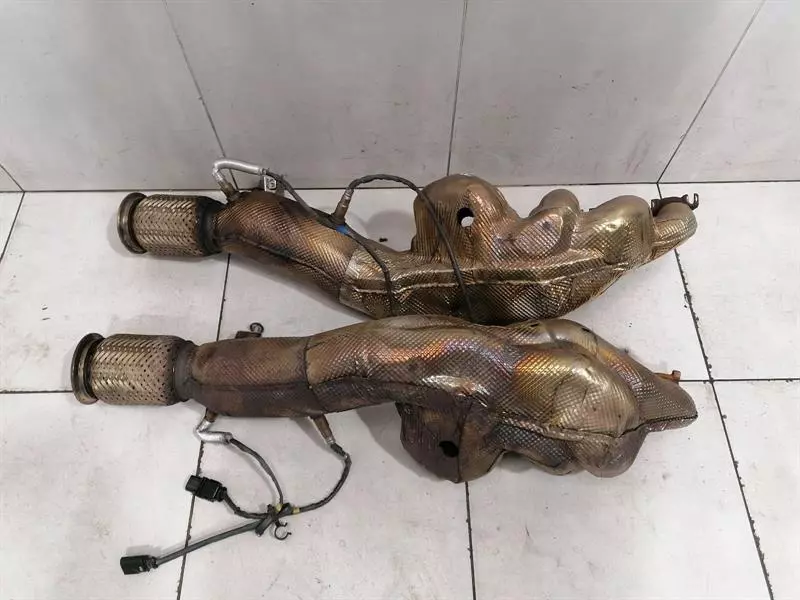 Audi R8 AUDI R8 4S CATALYTIC CONVERTER Manifold Set 420131090E Exhaust Manifold 420251212T Body type: Coupe
Fuel: Petrol